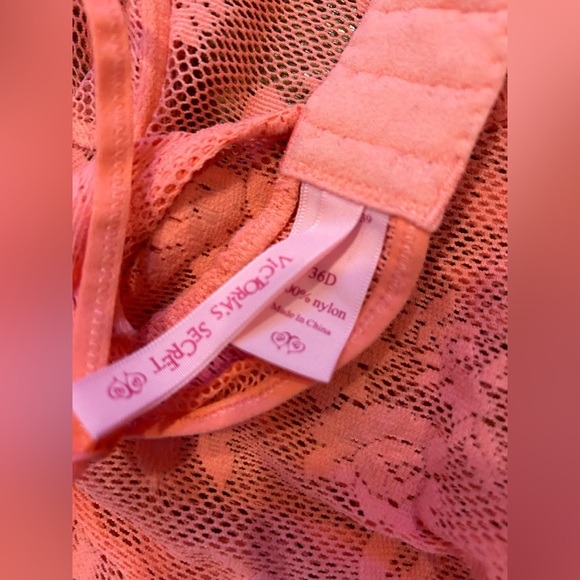 Victoria’s Secret size 36D lace chemise with underwire - Picture 3 of 3